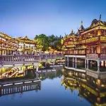 Hidden Garden International Youth Hostel -Near Oriental Pearl &Lujiazui -Garden Social Area -Bar -Cafe -Free Laundry Luggage Storage -24H Front Desk -English Service