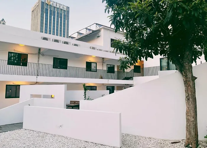 Hidden Garden International Youth Hostel -Near Oriental Pearl &Lujiazui -Garden Social Area -Bar -Cafe -Free Laundry Luggage Storage -24H Front Desk -English Service