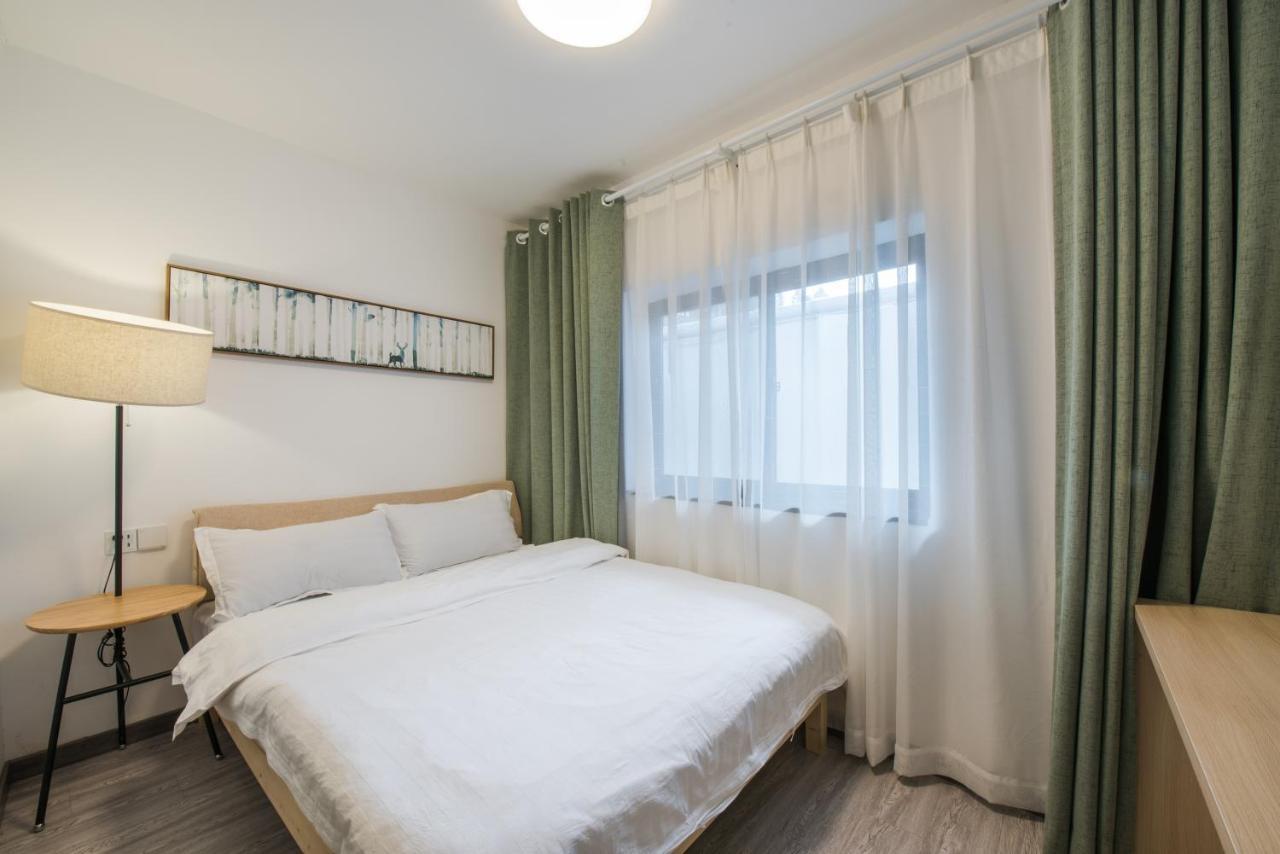 Hidden Garden International Youth -near Oriental Pearl &lujiazui -garden Social Area -bar -cafe -free Laundry Luggage Storage -24h Front Desk -english Service * Shanghai