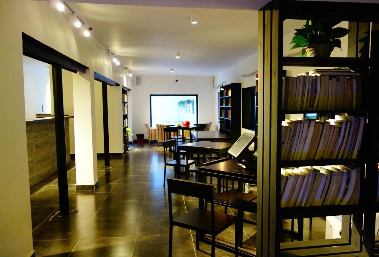 Hidden Garden International Youth -near Oriental Pearl &lujiazui -garden Social Area -bar -cafe -free Laundry Luggage Storage -24h Front Desk -english Service Hostel *