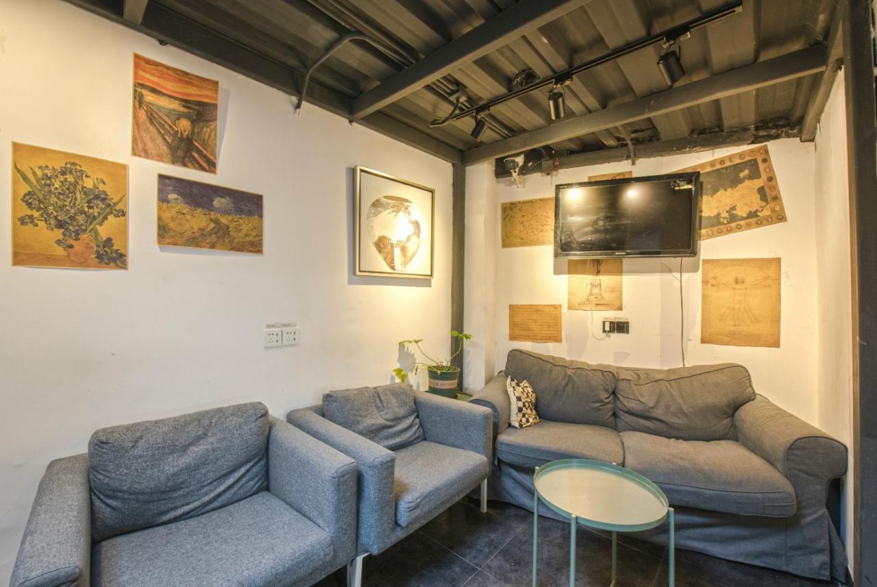 Hostel Hidden Garden International Youth -near Oriental Pearl &lujiazui -garden Social Area -bar -cafe -free Laundry Luggage Storage -24h Front Desk -english Service