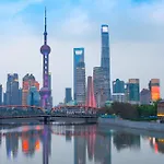 Hidden Garden International Youth Hostel -Near Oriental Pearl &Lujiazui -Garden Social Area -Bar -Cafe -Free Laundry Luggage Storage -24H Front Desk -English Service