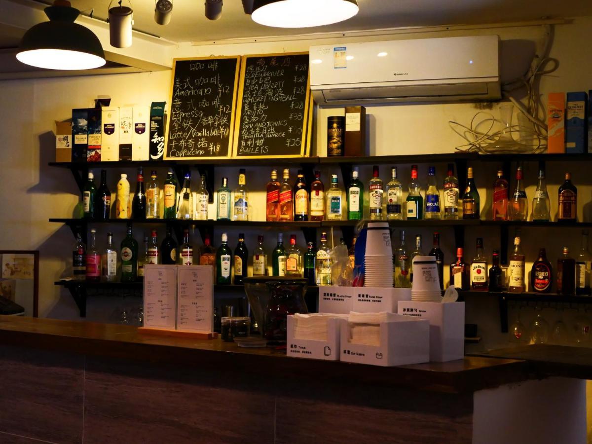 Hidden Garden International Youth -near Oriental Pearl &lujiazui -garden Social Area -bar -cafe -free Laundry Luggage Storage -24h Front Desk -english Service Ostello