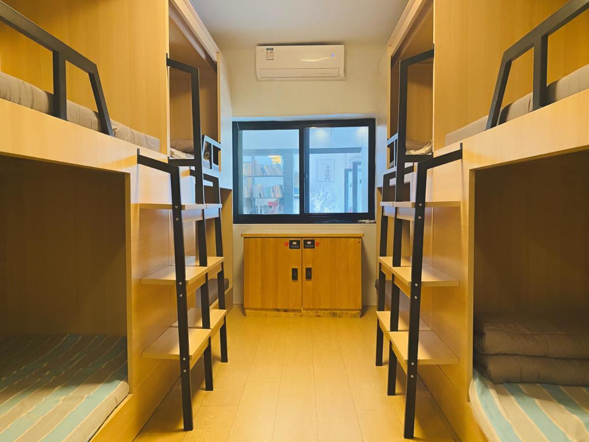 Hostel Hidden Garden International Youth -near Oriental Pearl &lujiazui -garden Social Area -bar -cafe -free Laundry Luggage Storage -24h Front Desk -english Service Shanghai