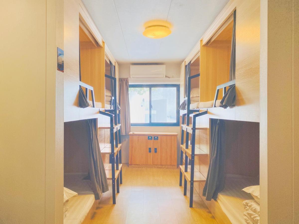 Ostello Hidden Garden International Youth -near Oriental Pearl &lujiazui -garden Social Area -bar -cafe -free Laundry Luggage Storage -24h Front Desk -english Service