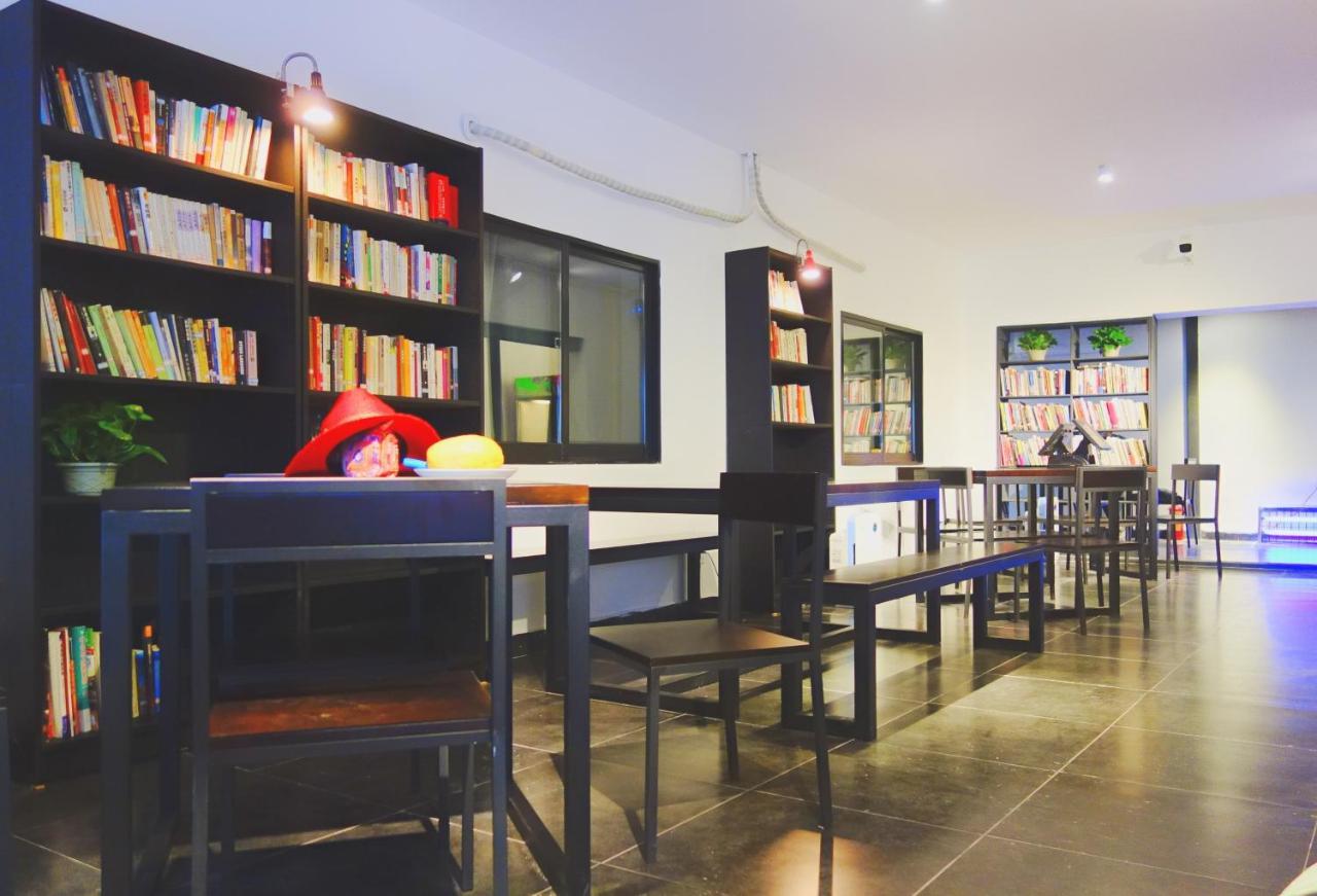 Ostello Hidden Garden International Youth -near Oriental Pearl &lujiazui -garden Social Area -bar -cafe -free Laundry Luggage Storage -24h Front Desk -english Service Shanghai