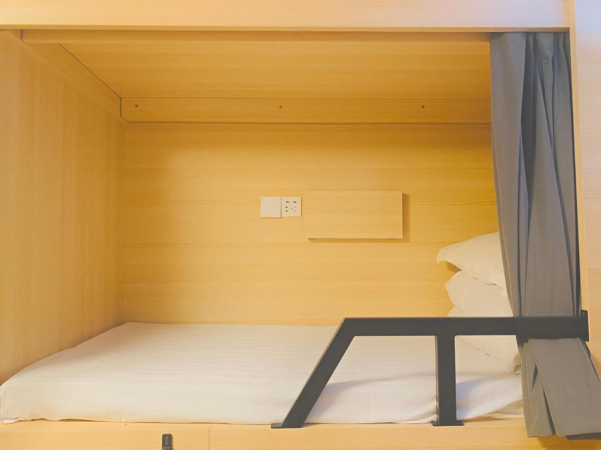 Hidden Garden International Youth -near Oriental Pearl &lujiazui -garden Social Area -bar -cafe -free Laundry Luggage Storage -24h Front Desk -english Service Hostel