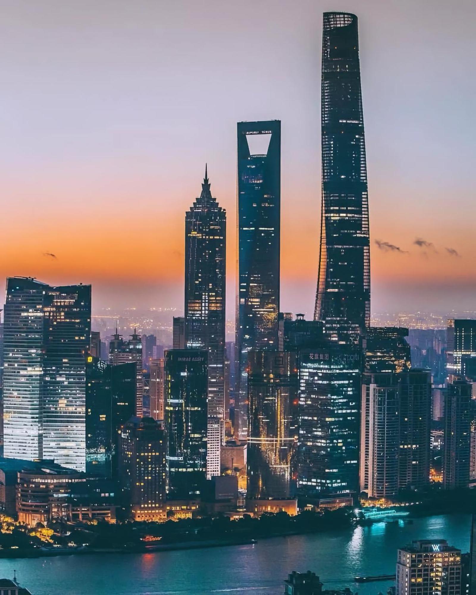 Hidden Garden International Youth -near Oriental Pearl &lujiazui -garden Social Area -bar -cafe -free Laundry Luggage Storage -24h Front Desk -english Service