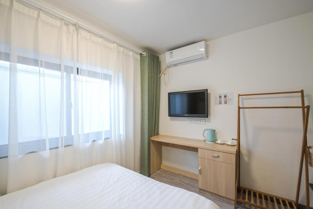 Hidden Garden International Youth -near Oriental Pearl &lujiazui -garden Social Area -bar -cafe -free Laundry Luggage Storage -24h Front Desk -english Service Ostello