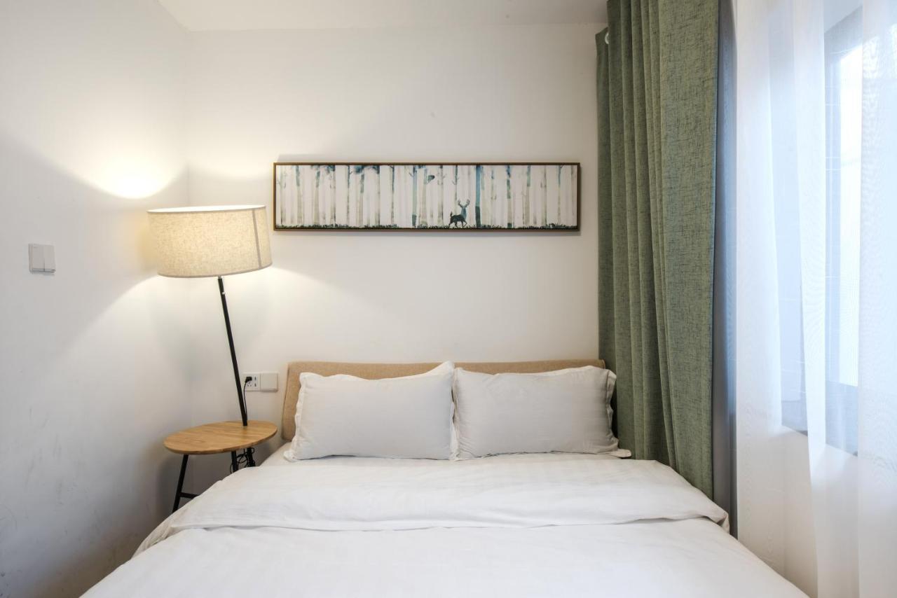 Hidden Garden International Youth -near Oriental Pearl &lujiazui -garden Social Area -bar -cafe -free Laundry Luggage Storage -24h Front Desk -english Service *