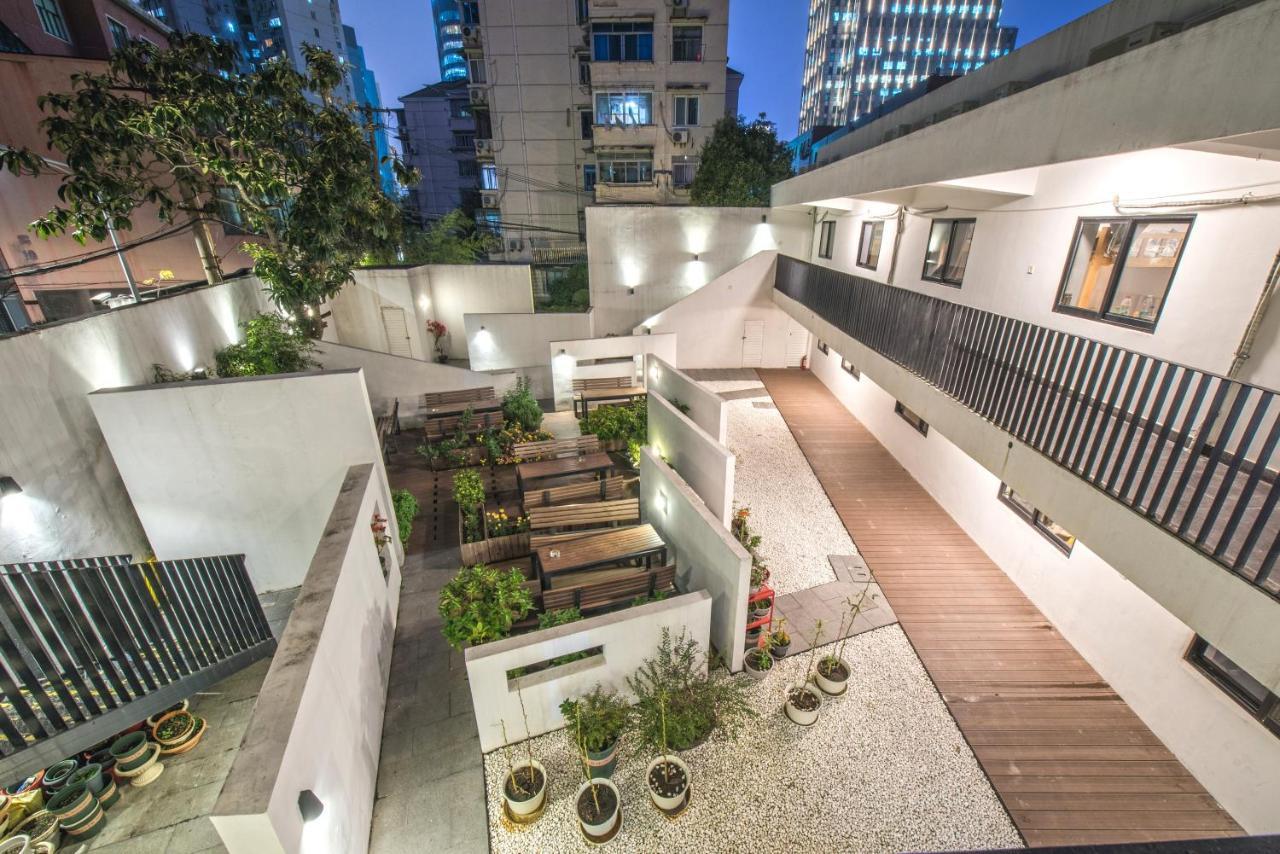 Hidden Garden International Youth -near Oriental Pearl &lujiazui -garden Social Area -bar -cafe -free Laundry Luggage Storage -24h Front Desk -english Service Ostello *