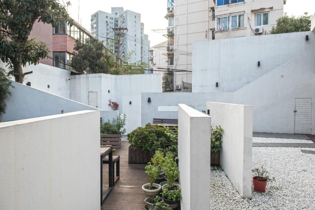 Hidden Garden International Youth -near Oriental Pearl &lujiazui -garden Social Area -bar -cafe -free Laundry Luggage Storage -24h Front Desk -english Service Ostello Shanghai
