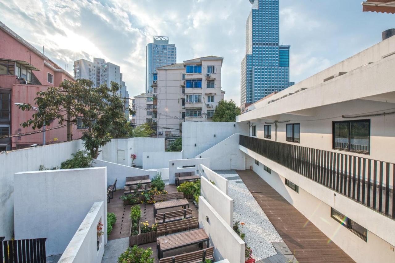 Hidden Garden International Youth -near Oriental Pearl &lujiazui -garden Social Area -bar -cafe -free Laundry Luggage Storage -24h Front Desk -english Service Ostello Shanghai