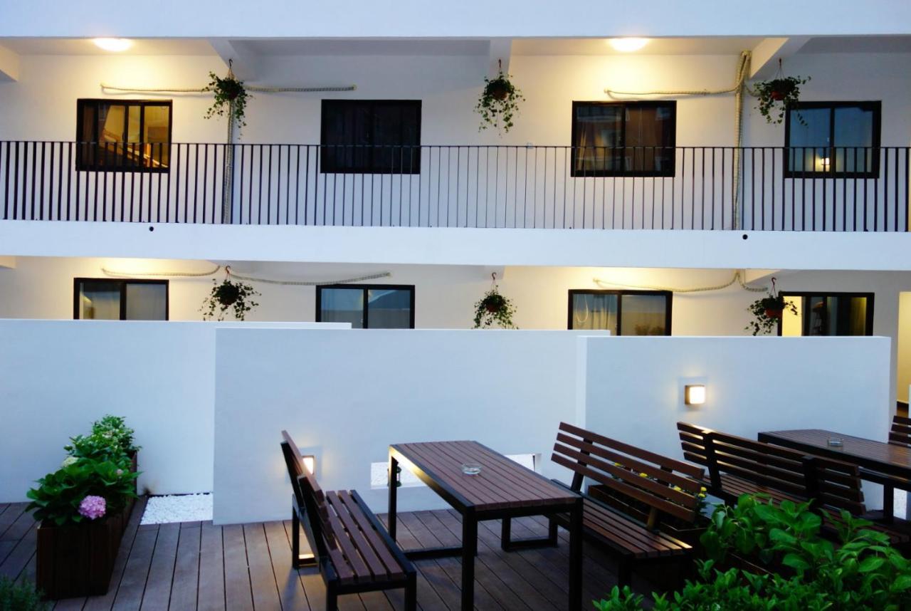 Hidden Garden International Youth -near Oriental Pearl &lujiazui -garden Social Area -bar -cafe -free Laundry Luggage Storage -24h Front Desk -english Service