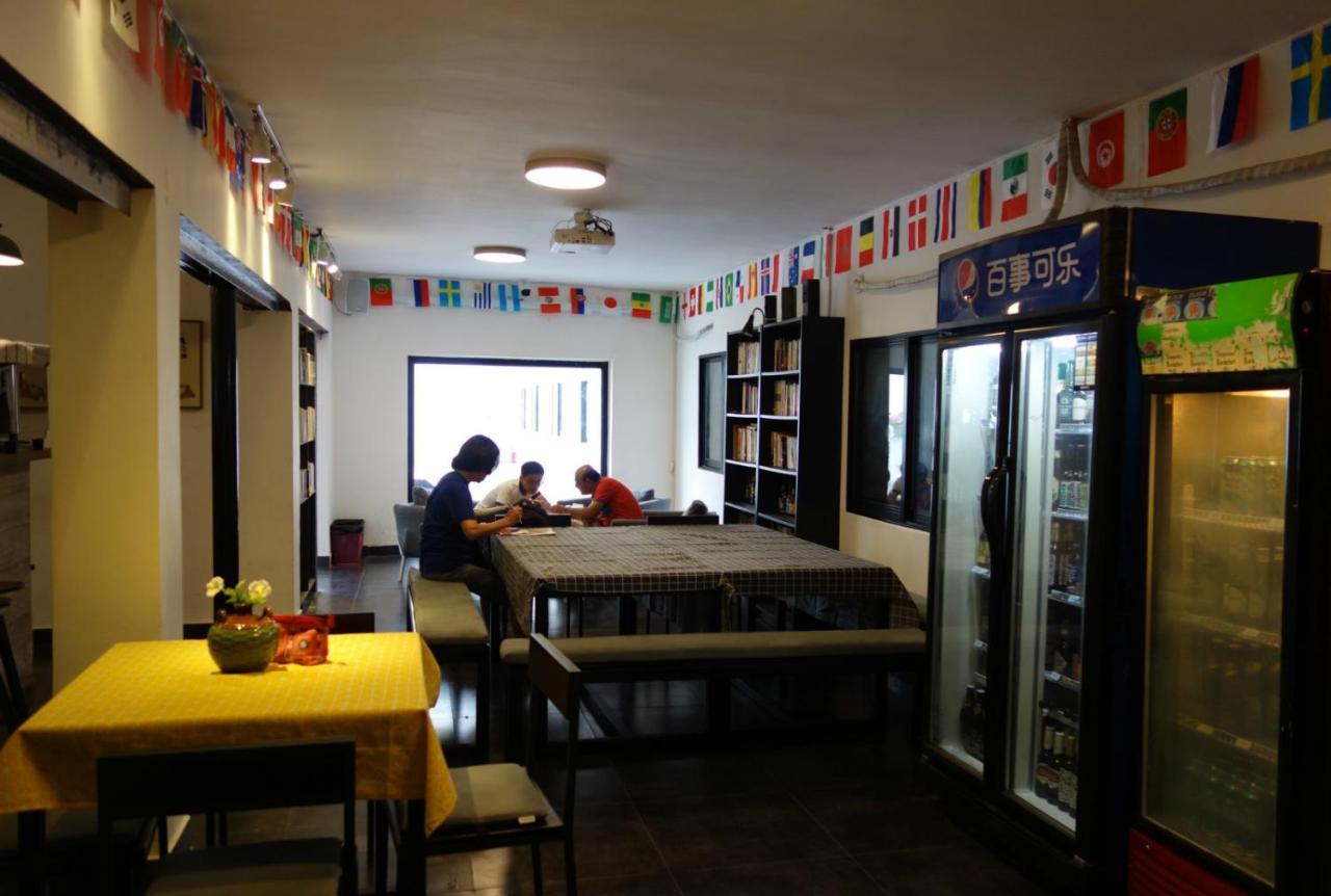 Hidden Garden International Youth -near Oriental Pearl &lujiazui -garden Social Area -bar -cafe -free Laundry Luggage Storage -24h Front Desk -english Service *