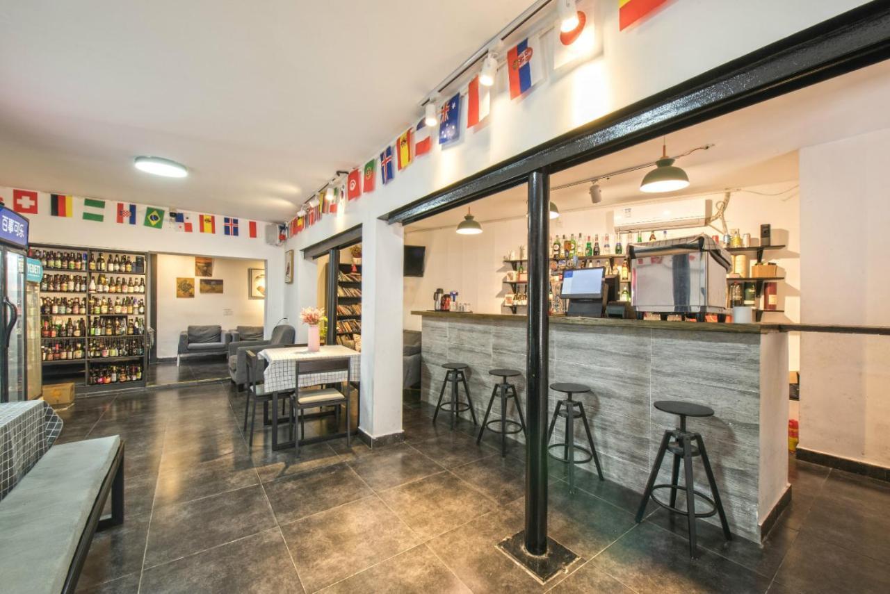Hidden Garden International Youth -near Oriental Pearl &lujiazui -garden Social Area -bar -cafe -free Laundry Luggage Storage -24h Front Desk -english Service Ostello Shanghai